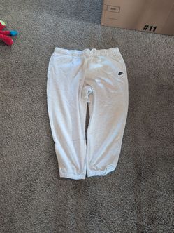 White Nike's sweatpants