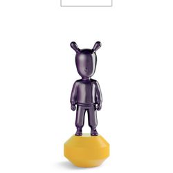 The Guest Little Purple-yellow Figurine From Lladro