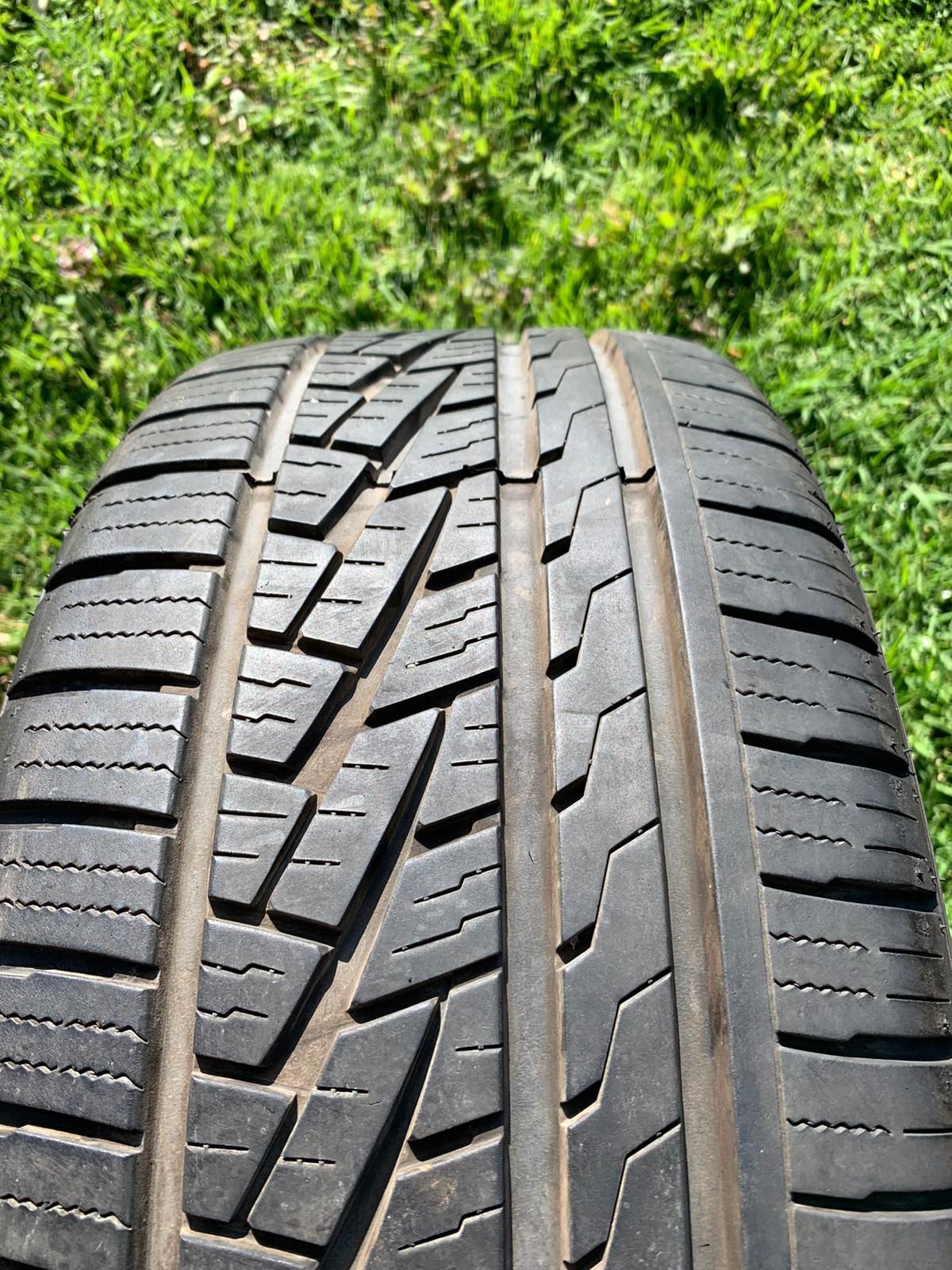 Single (1) Sumitomo tire size 245/40/19 with 70% tread left Selling tire only no installation