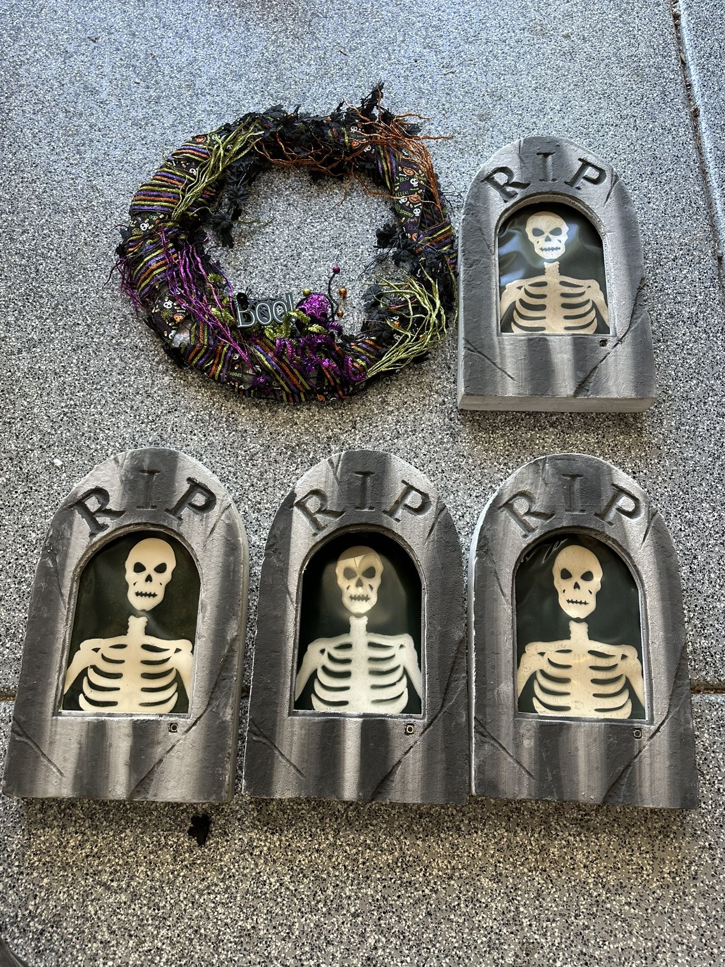 Halloween Headstones & Wreaths