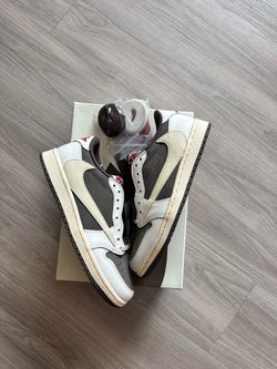 Size 7.5 women jordan 1 low retro