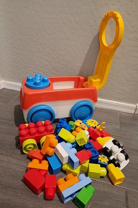 ✅️ Kids/ Toddler Mega Blocks w/ Storage Wagon• Good Condition• $12firm