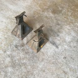Jack stands