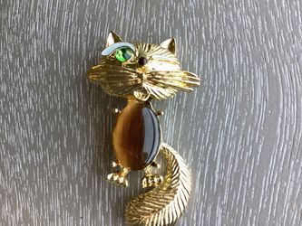 Exquisite Golden Retro Big-Tailed Cat W/ Faux Green Crystal Eye & Amber Enamel Body