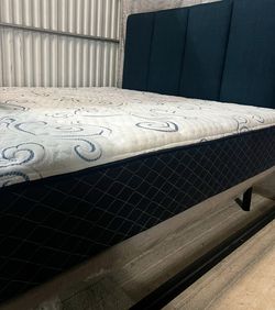 Lovely 🔥QUEEN 🔥MATTRESS 🔥and BOX