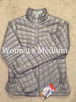 NORTH FACE / Puffer Thermoball /Warm Puffy Cozy Coat Jacket / Women's Medium (M) / Retails $200 +Tax / Brand New w/ Tags!! / Silver Bullet