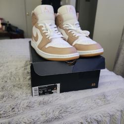  JORDAN 1 MID ~ SIZE 12
