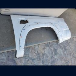 2016 - 2023 TOYOTA TACOMA LEFT SIDE
SHORT BED QUARTER PANEL FLARE TYPE
USED OEM. Y3