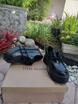 Steve Madden  Size 7 Rikki Black Box shoes