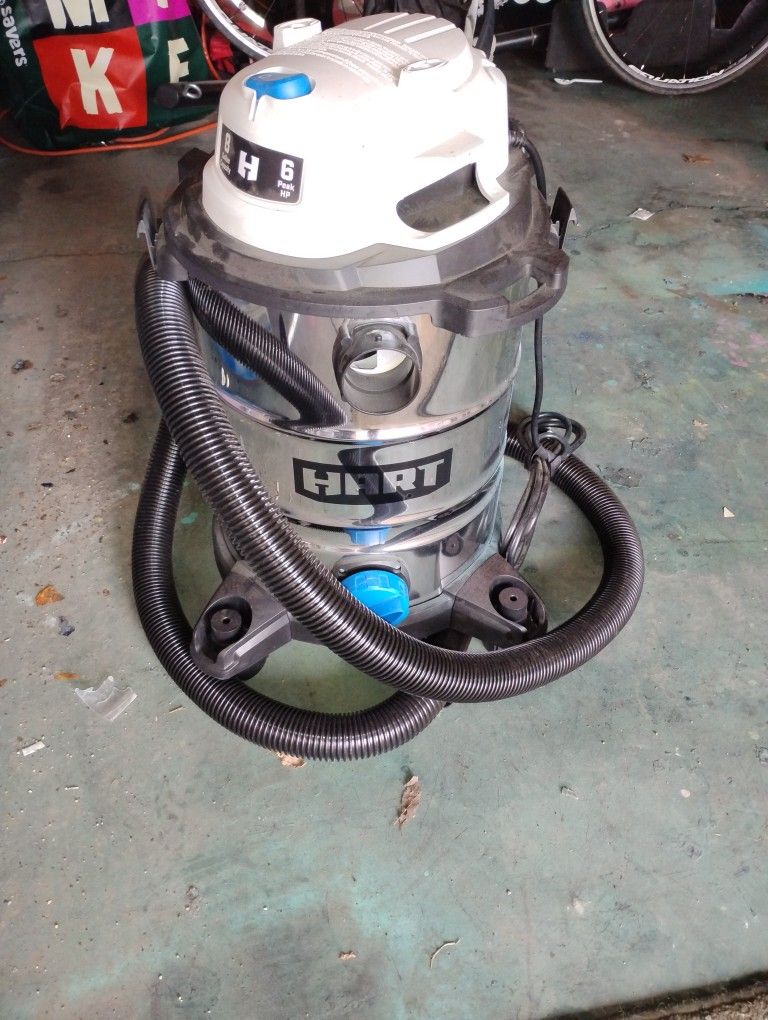 Hart 8 gallon wet/dry vac