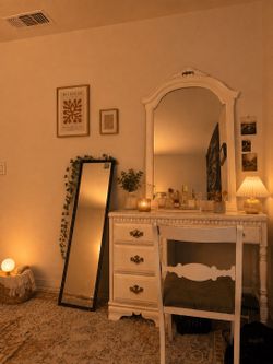 Makeup Table