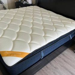 Like New King Memory Foam Mattress 