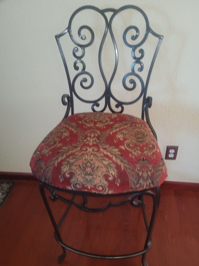 1 BAR STOOL METAL FRAME