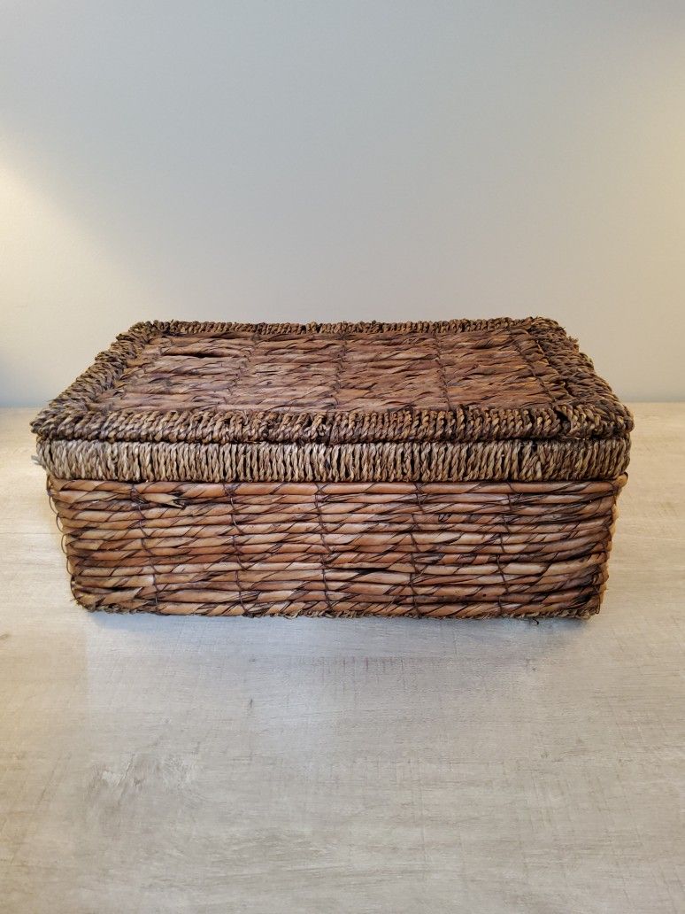 Nice Basket With Lid Its Nice For Storage And Home Decor . Size . 14"× 9"× 6" .