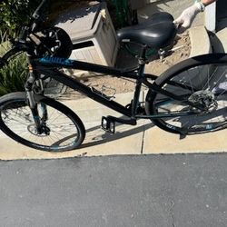  Diamondback Mountain Bike Medium Frame+ Oakley MIPS Helmet 