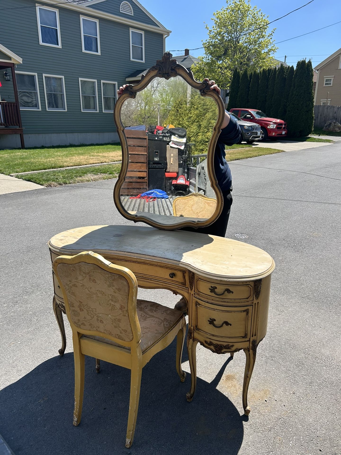 Kidney Shaped Vanity
