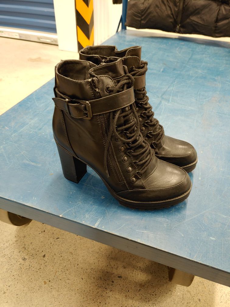 Women's leather high heel boots by guess size 6