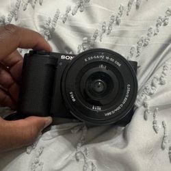 Sony ZV-E10 