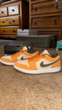 Jordan 1 Low “Light Curry”