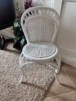 Cute Vintage White Wicker Vanity Chair (Menifee)