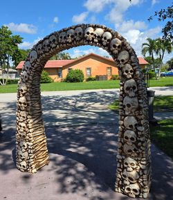 Skull Head Halloween Arch 7.5 feet tall  spans nearly 6.6 feet wide. No longer sold in stores