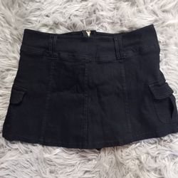 New 🏷
Black Jean skirt shorts
Size: S
Stretchy