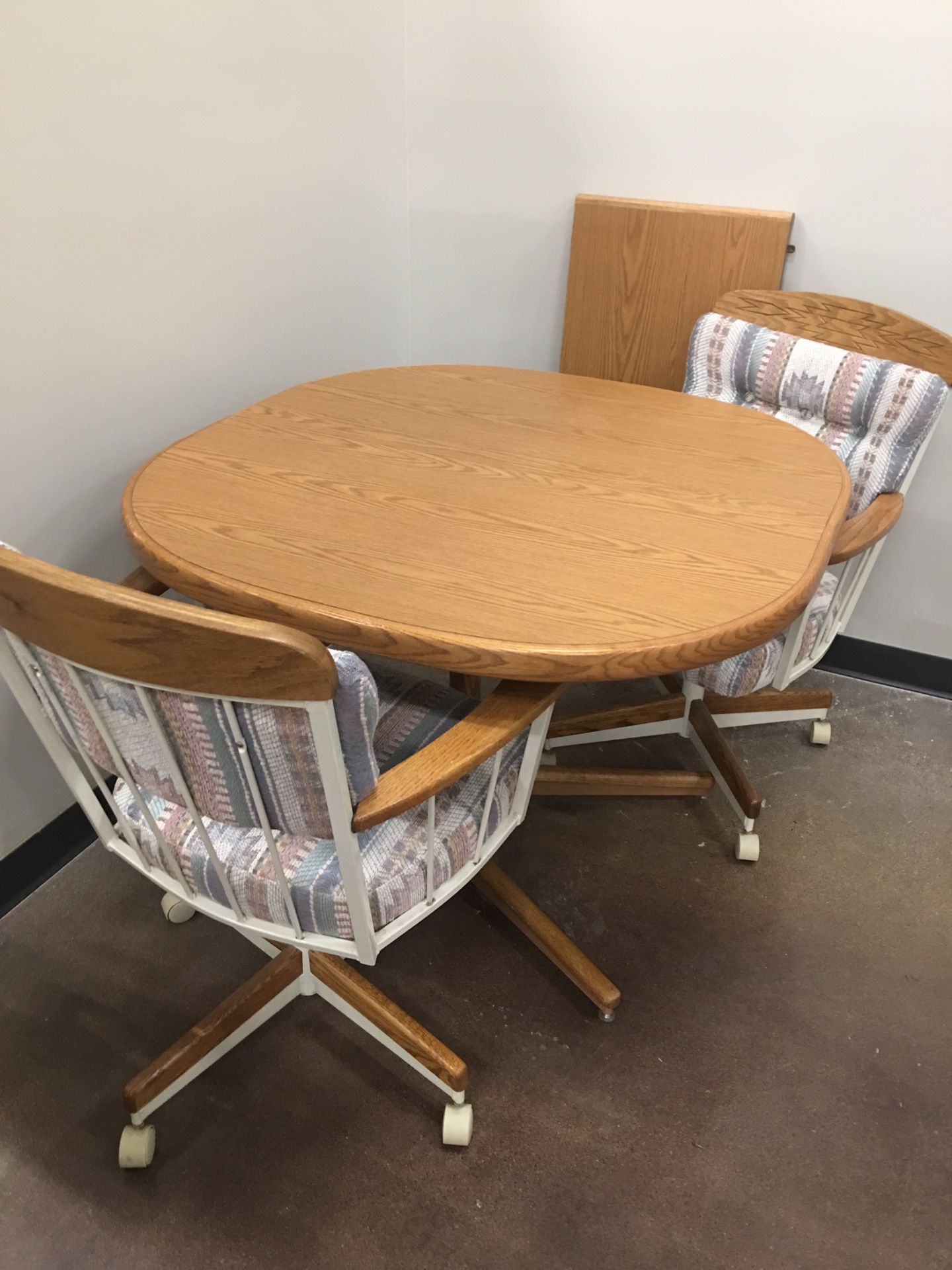 Table w/2 chairs
