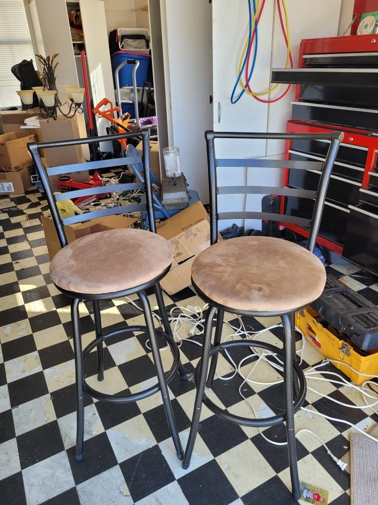 2 Barstools