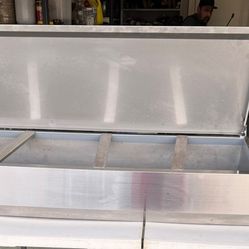 Commercial salad bar