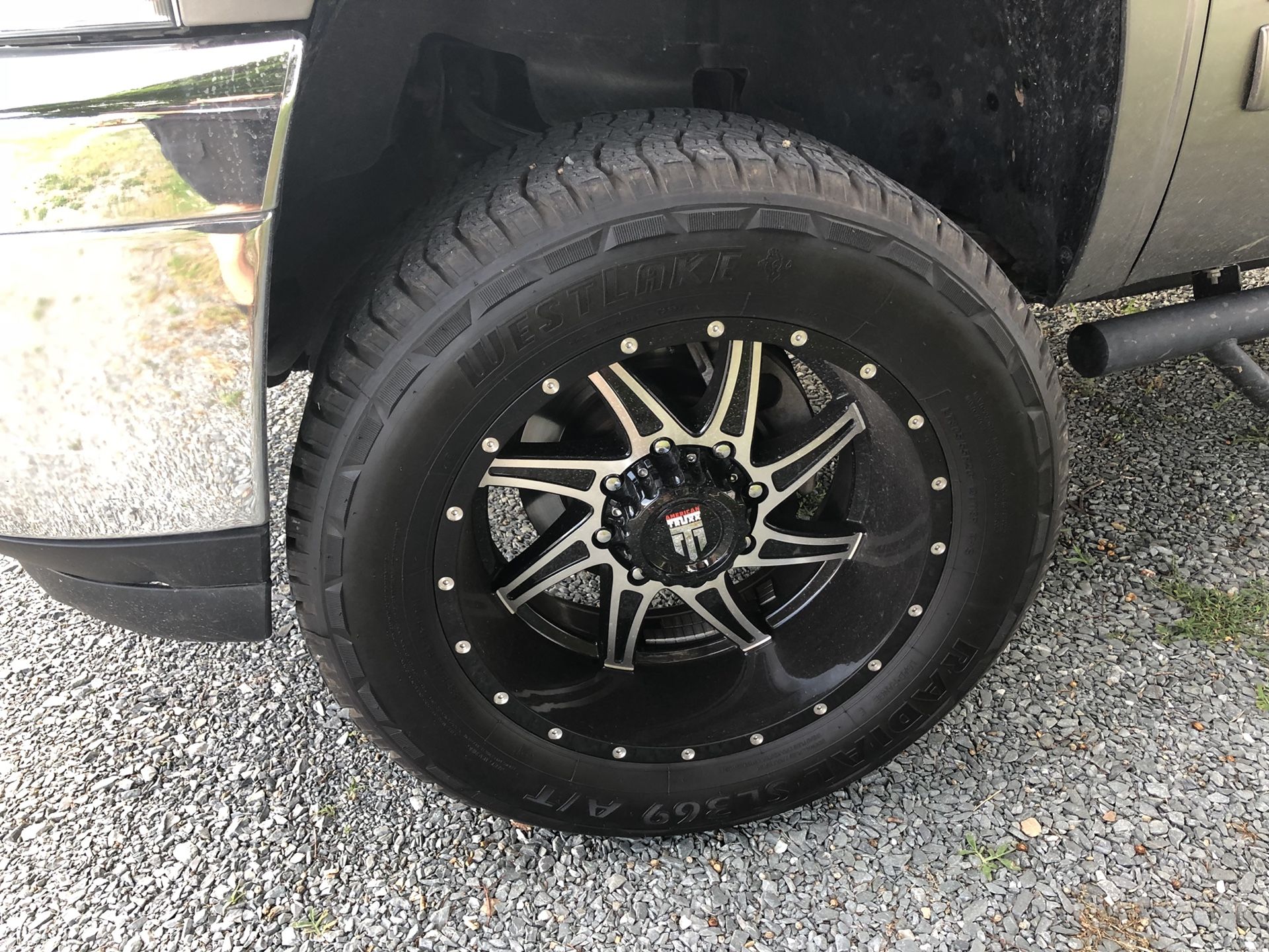 Duramax wheels 20x10 and 305/55/20 tires with tpm