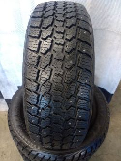 215/60r16 "Near Brand New" Winter Cat studded snow tires