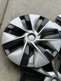 Tesla Model Y Hub Caps and Rugs