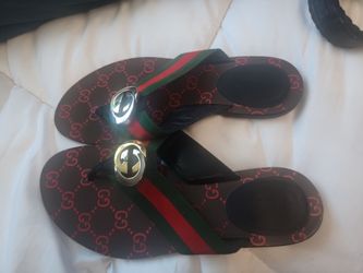 Used Gucci flip flops