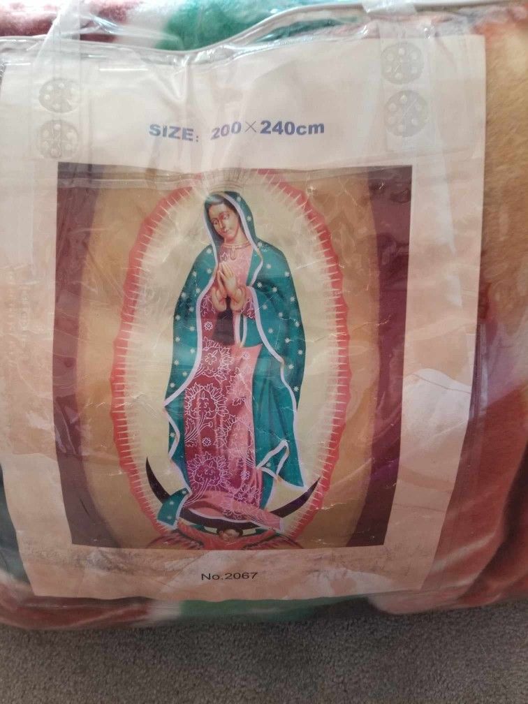 Beautiful Blanket It's New Size Queen