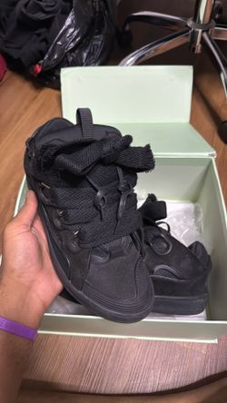 Lanvin curb  (used)