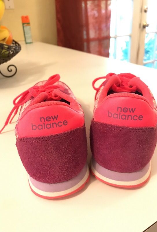 Worn 1 time. Women’s New Balance shoes. Size 6.5