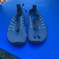 Water shoes size 3