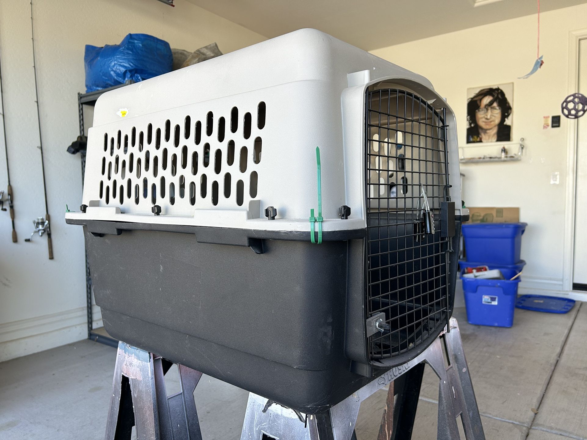 Medium dog kennel only used once