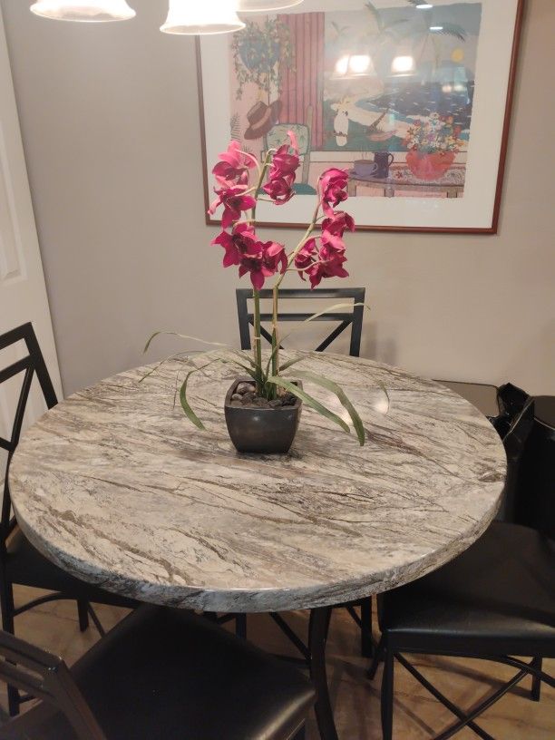 Fake Flowers / Fake Plant