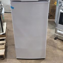 Avanti 7.3 Cubic Feet Refrigerator 