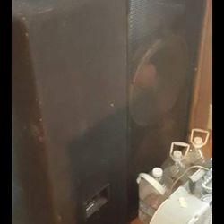 JBL SPEAKERS 2-15" I HAVE A PAIR OF THEM SO EACH BOX HAS 2 15" SPEAKERS IN THEM $500 Obo