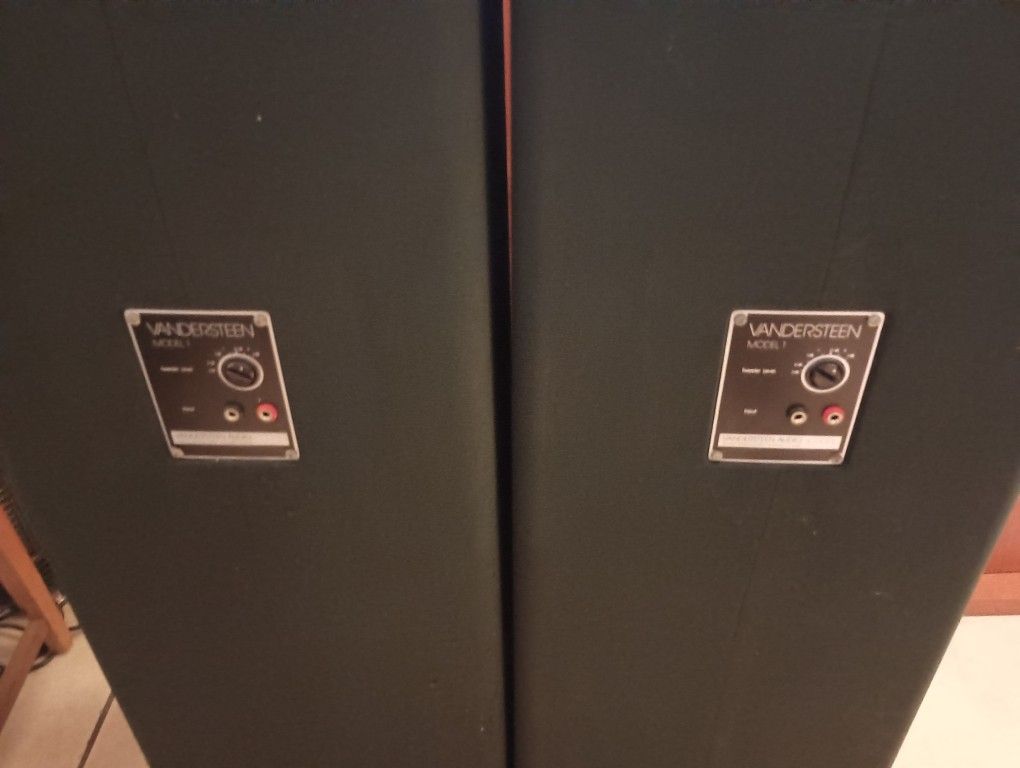 Yamaha And vandersteen Model 1 Speakers