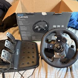 Driving racing wheel and pedals 