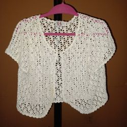 1980'S VINTAGE WOMENS HAND KNITTED LACE SHAWL/CARDIGAN 