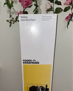 Rolling garment rack