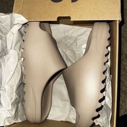 Adidas Yeezy Slides Color Pure 