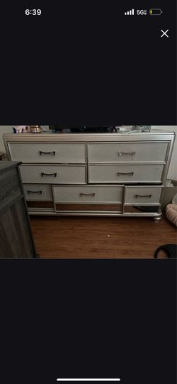Dresser MOVE OUT