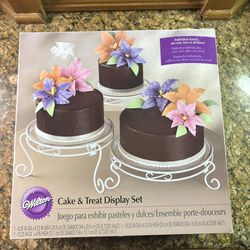Wilton Cake & Treat Display Set in white