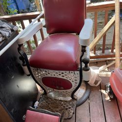 Old School, Barber Chair