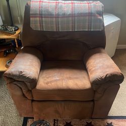 Comfortable chair we just don’t use it and it’s in good condition